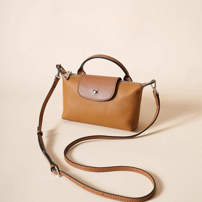 Please check stock availability for this popular item! Genuine leather shoulder bag