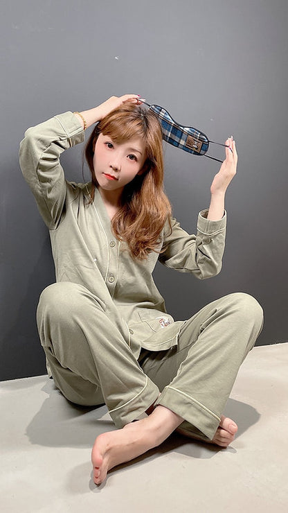 Super easy to use! Basic open-front nightwear